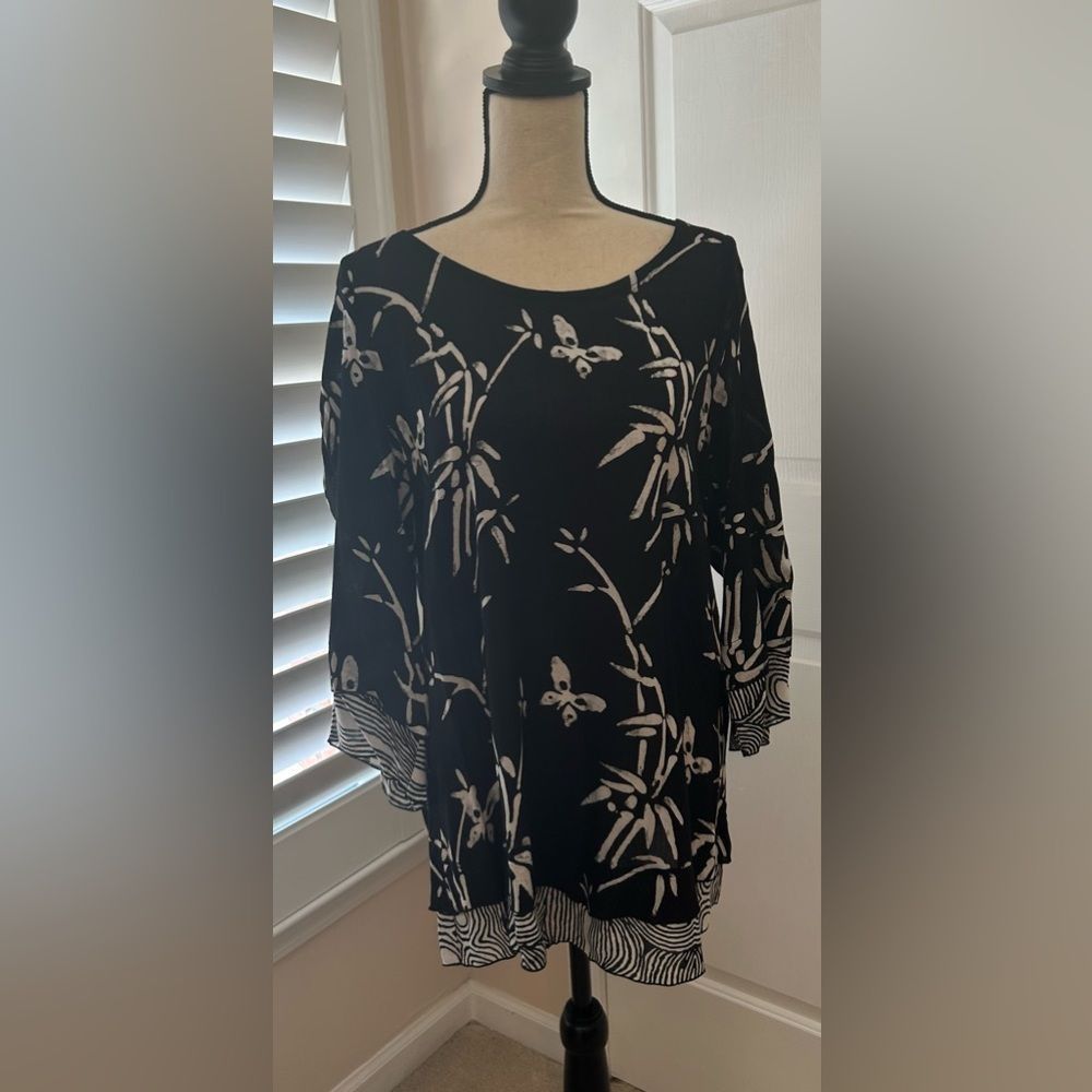 Soft Surroundings, small, B&W Tunic. Worn once. EUC
